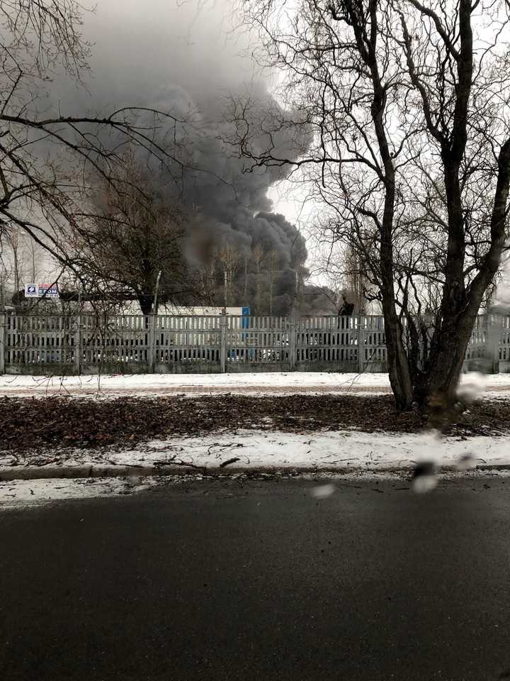 Wielki pożar w Warszawie. Płonie hala spożywcza