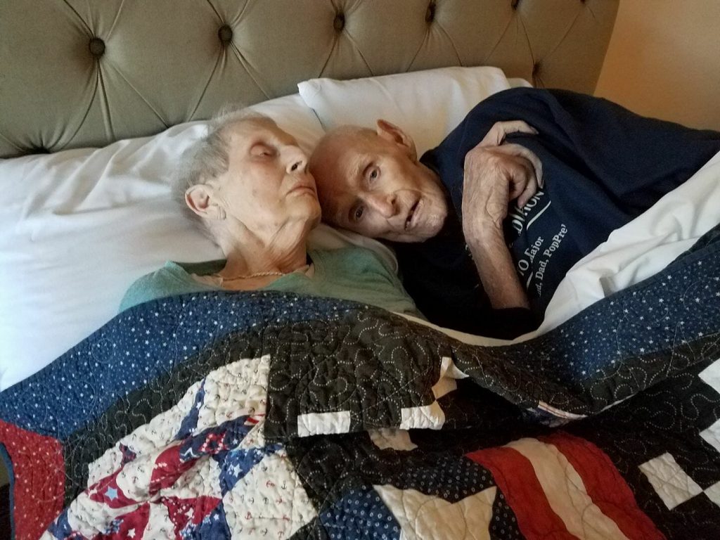 Byli małżeństwem przez 70 lat i odeszli tego samego dnia. Historia tej pary rozczuli każdego