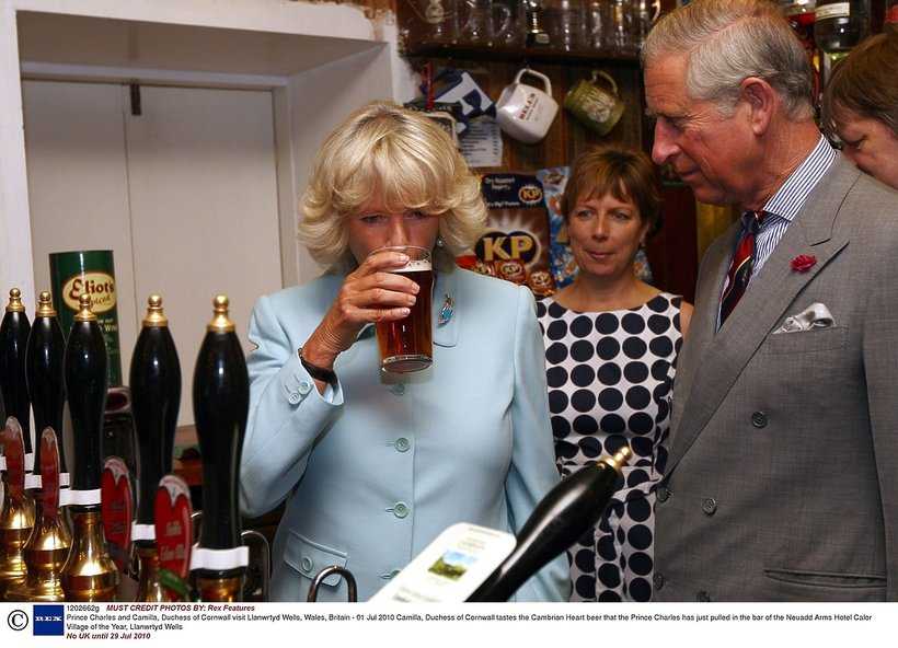„Była tak pijana, że nie mogła stać” Księżna Camilla jest uzależniona od alkoholu