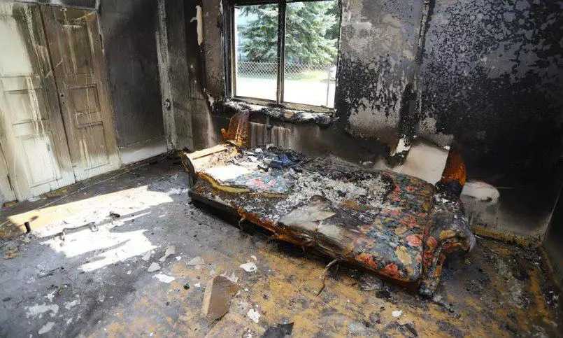 Dom pani Anety spłonął w nocy. Ocalała tylko jedna rzecz, która ma ponad 130 lat