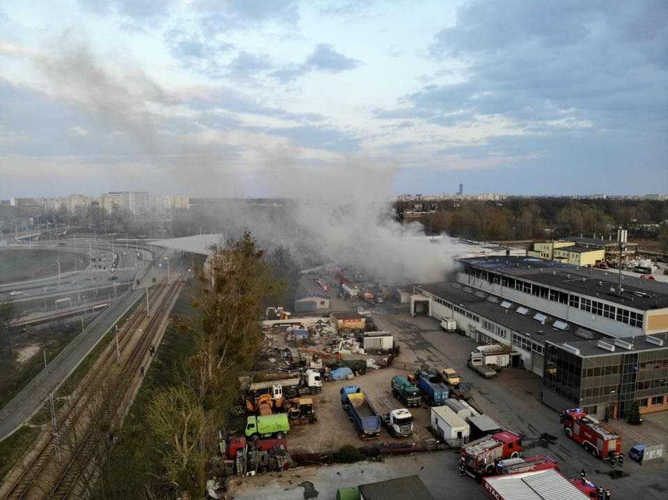 Pożar ogromnej hali magazynowej we Wrocławiu