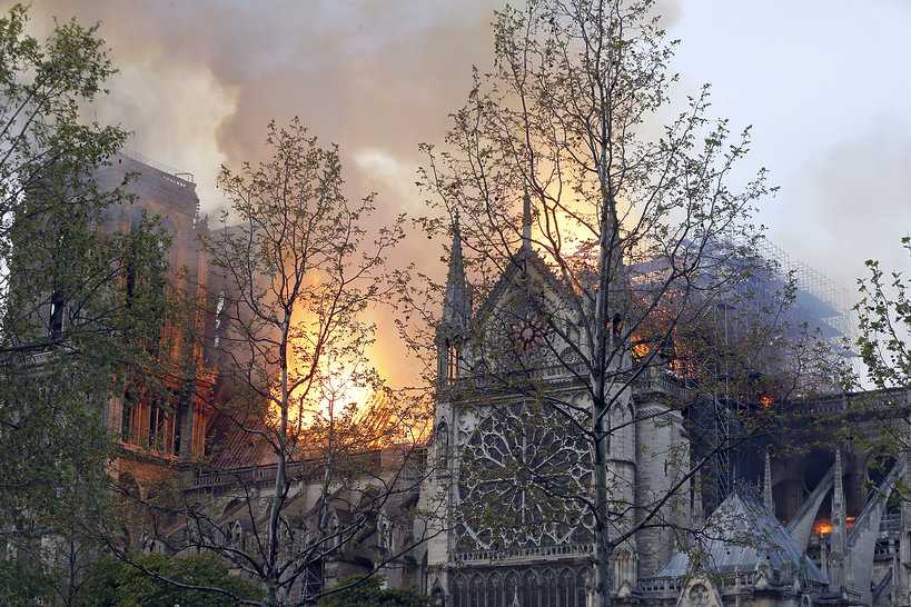 Mąż Salmy Hayek przekaże 100 milionów euro na odbudowę katedry Notre Dame