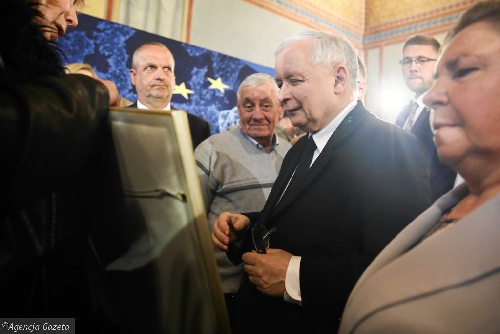 Kaczyński nie chciał rozmawiać z niepełnosprawną przed kamerami. Ochojska pyta, co ma do ukrycia