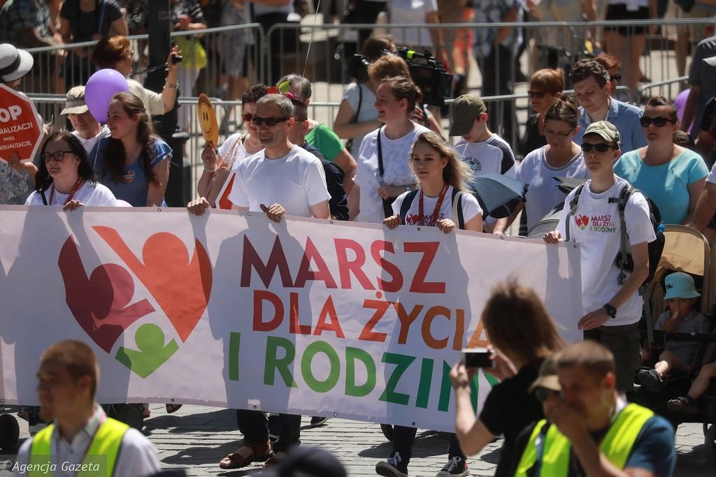 Marsze życia w wielu miastach. Protest przeciw "seksedukacji". "Polska katolicka, nie laicka"