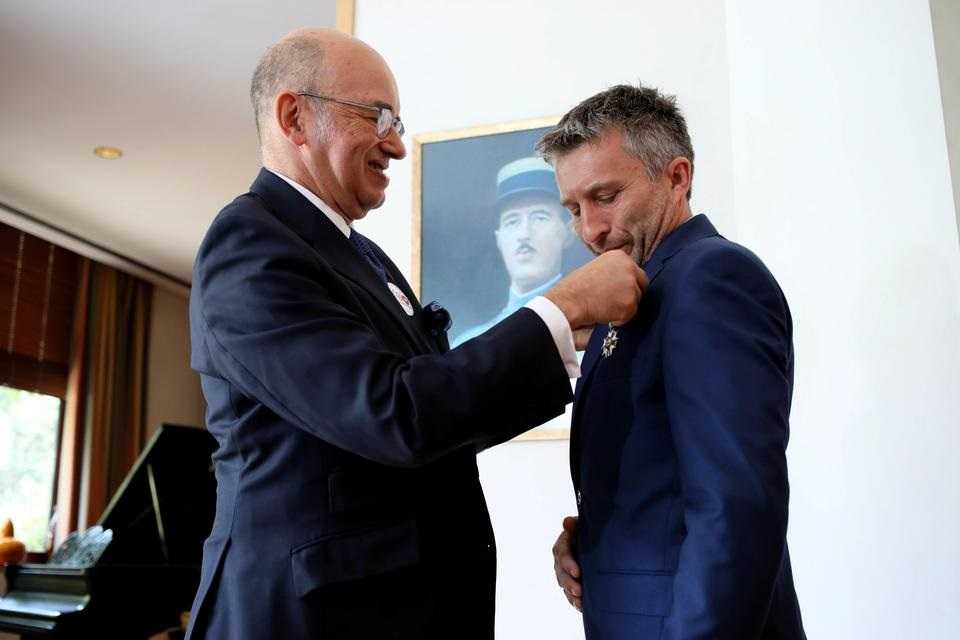Emmanuel Macron odznaczył polskiego bohatera z Nanga Parbat