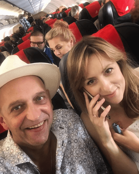 Janusz Chabior zaręczył się z 38-letnią partnerką! Aktor pochwalił się radosną nowiną na Instagramie