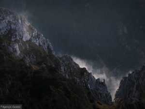Burze w Tatrach. IMGW wydaje ostrzeżenia w związku z potencjalnymi silnymi wyładowaniami w górach