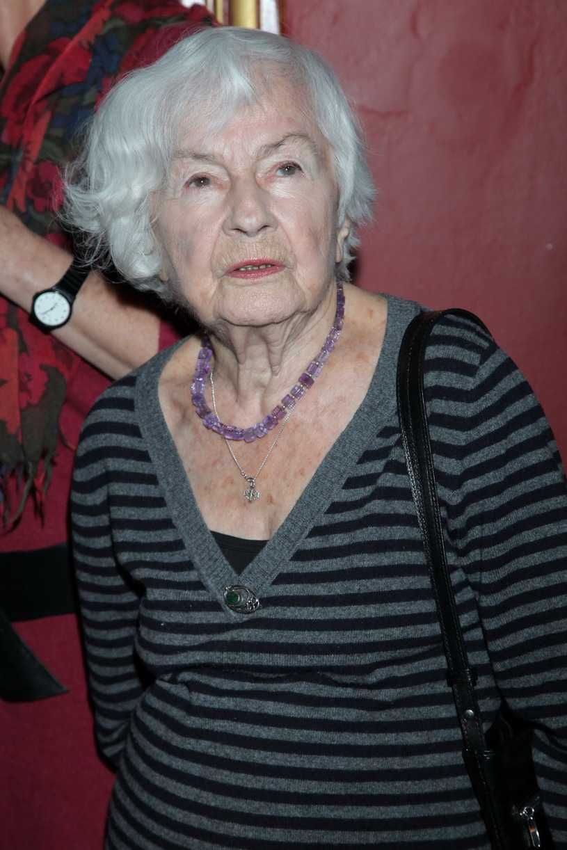 Danuta Szaflarska przeżyła 102 lata, ale w jej życiu nie było kolorowo. O tym mało kto wieDanuta Szaflarska przeżyła 102 lata, ale w jej życiu nie było kolorowo. O tym mało kto wie
