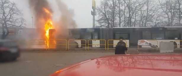 Zatrważające informacje z polskiego miasta. Autobus pełen pasażerów stanął w płomieniach, zdjęcia budzą grozę