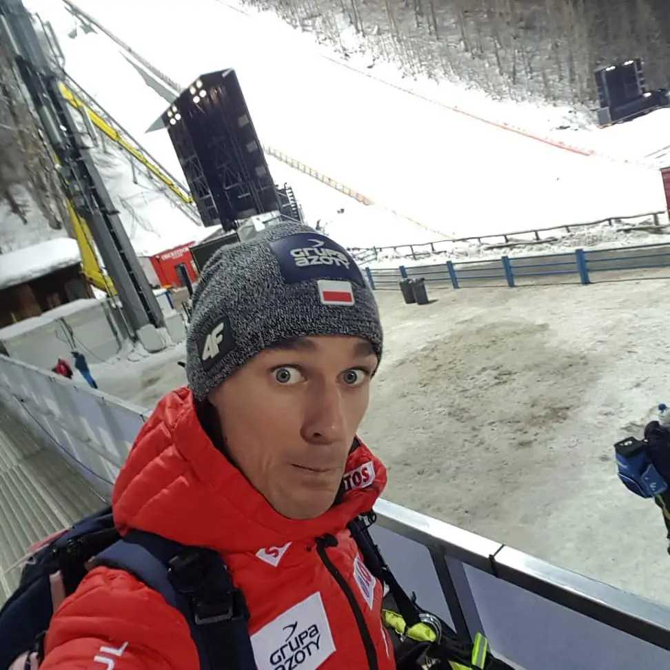 Groźny upadek podczas zawodów w skokach narciarskich. Polski skoczek stracił przytomność!