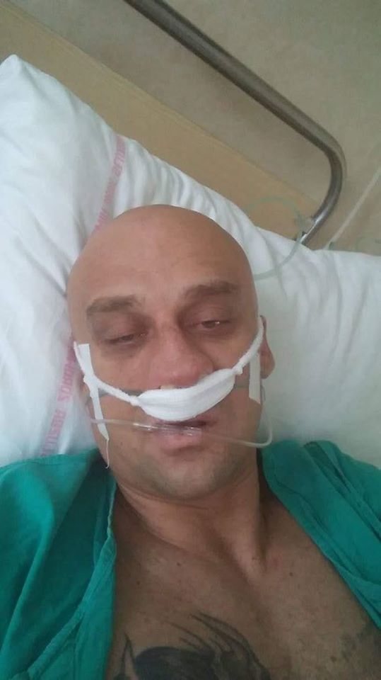 Uwielbiany wokalista disco polo przewieziony do szpitala, z samochodu został tylko wrak. Porażające zdjęcia z tragedii
