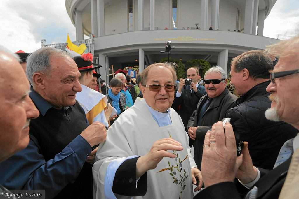 Kanadyjska fundacja Tadeusza Rydzyka przynosi spore zyski. Zbierają m.in. na działalność Radia Maryja w Polsce