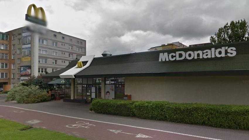 Syn chorej na koronawirusa kobiety pracuje w McDonalds. Restauracja zamknięta