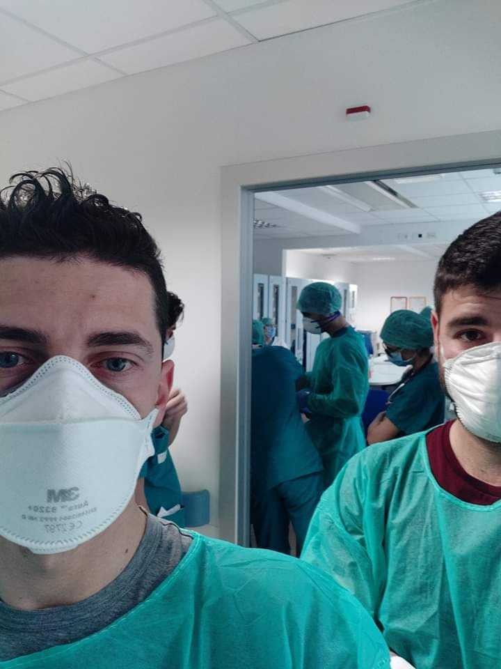 Dwóch Włochów ratuje pacjentów z COVID-19. Grozi im pozew sądowy za złamanie praw patentowych?