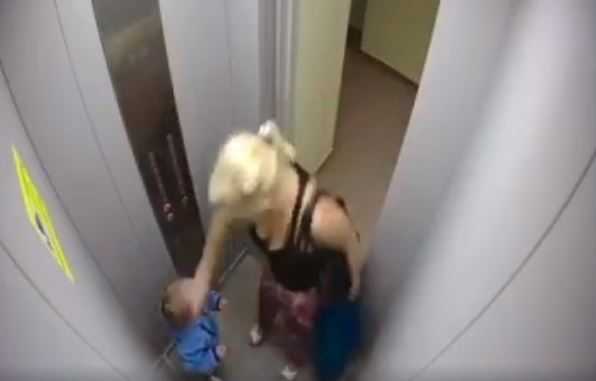 Wstrząsające nagranie z monitoringu windy. Kamera nagrała, co babcia robi biednemu dziecku