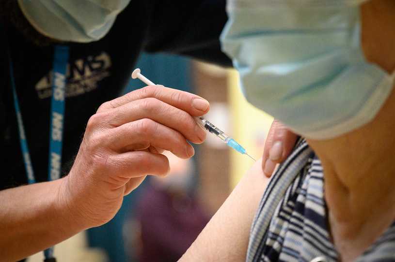 Medycy niechętni do szczepienia się przeciwko koronawirusowi?