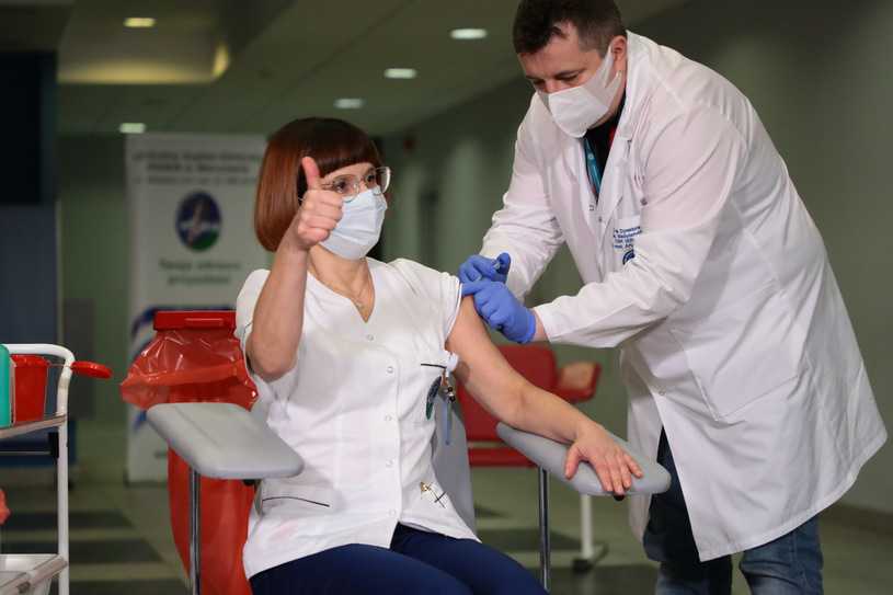Pierwsza osoba w Polsce zaszczepiona na COVID-19