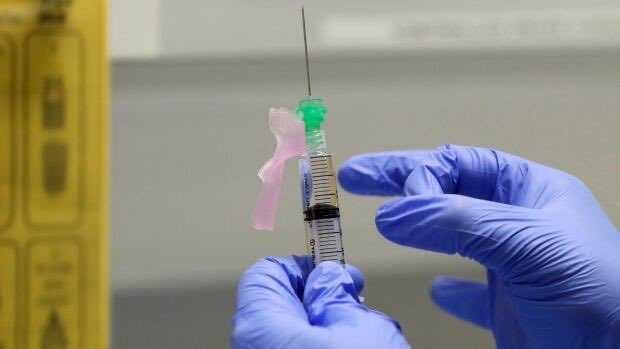 19-latek przewieziony na OIOM po podaniu drugiej dawki szczepionki na COVID-19