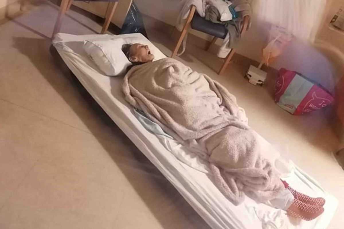 78-latka ze złamanym biodrem leżała na szpitalnej podłodze. 4 dni później zmarła