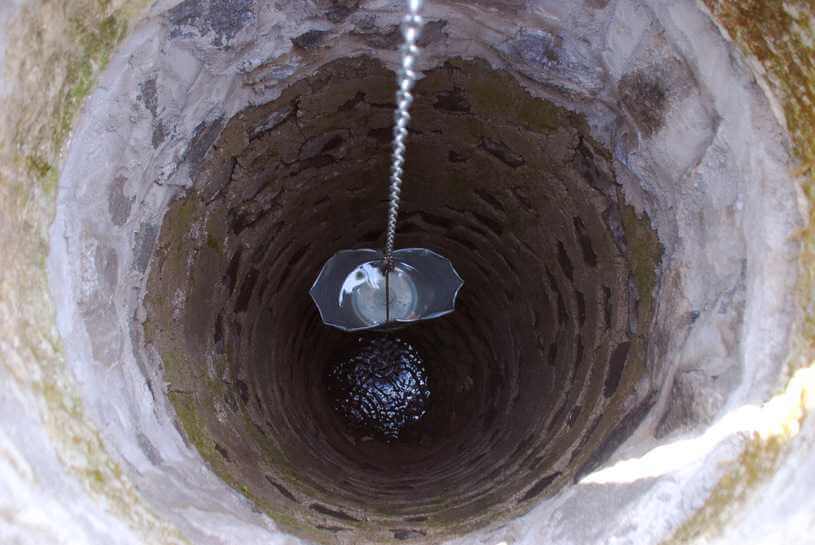 Ukraina: Matka wskoczyła za córką do 17-metrowej studni