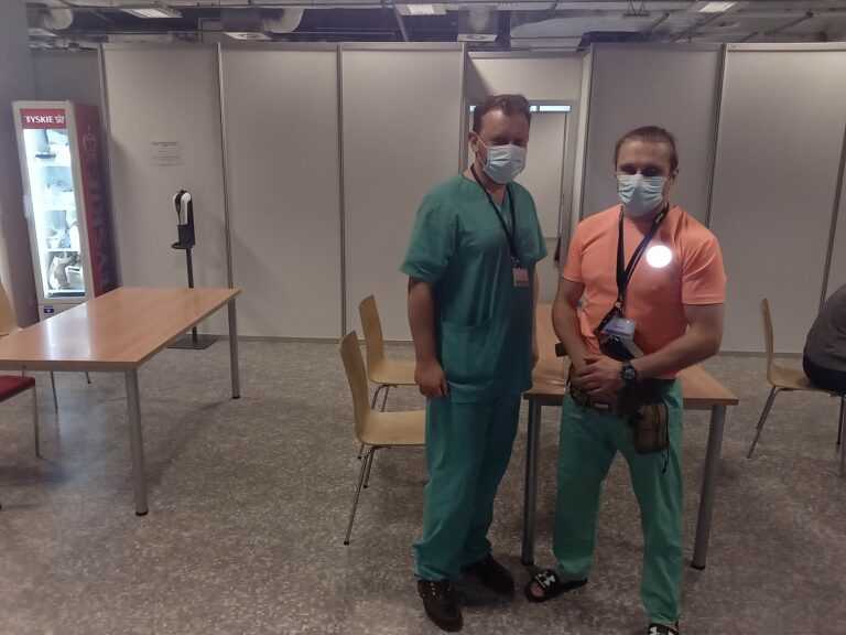 Łukasz Szumowski pomaga w Szpitalu Narodowym. Ma nowe bardzo ważne zadanie