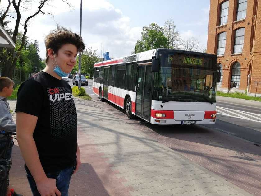 O włos od olbrzymiej tragedii w Piotrkowie Trybunalskim. Bohaterski 14-latek uratował kierowcę autobusu i innych pasażerów