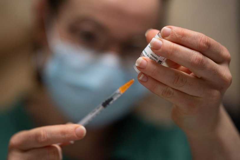 Śmierć 18-latki po szczepieniu. Decyzja rządu Włoch