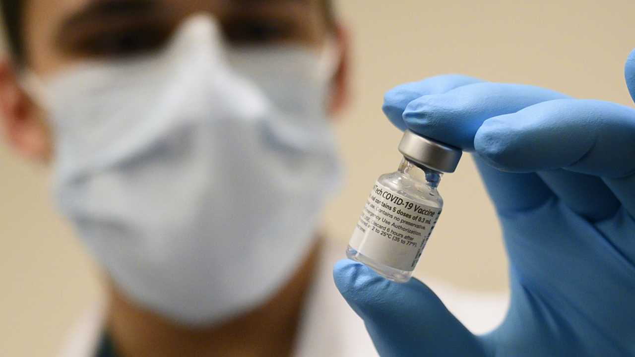 Izrael chce zniszczyć 800 tys. dawek szczepionki