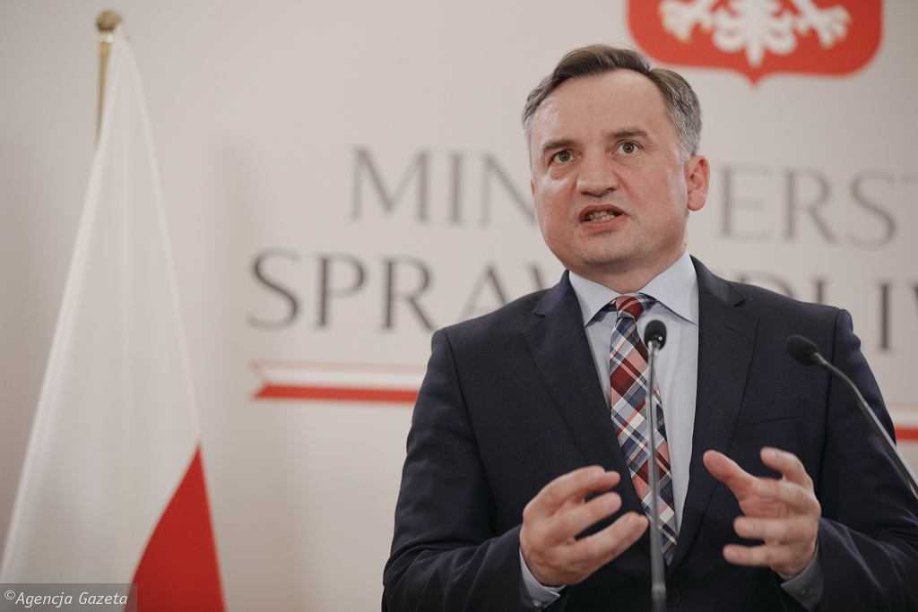 Minister Ziobro nie będzie z tego zadowolony. Polacy chcą kompromisu z Unią i źle oceniają zmiany w sądownictwie