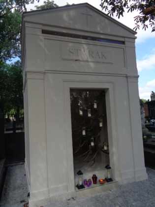 Widok grobu Piotra Woźniaka-Staraka dziś wyciska łzy. Po dwóch lata wszystko wygląda inaczej, fani poruszeni