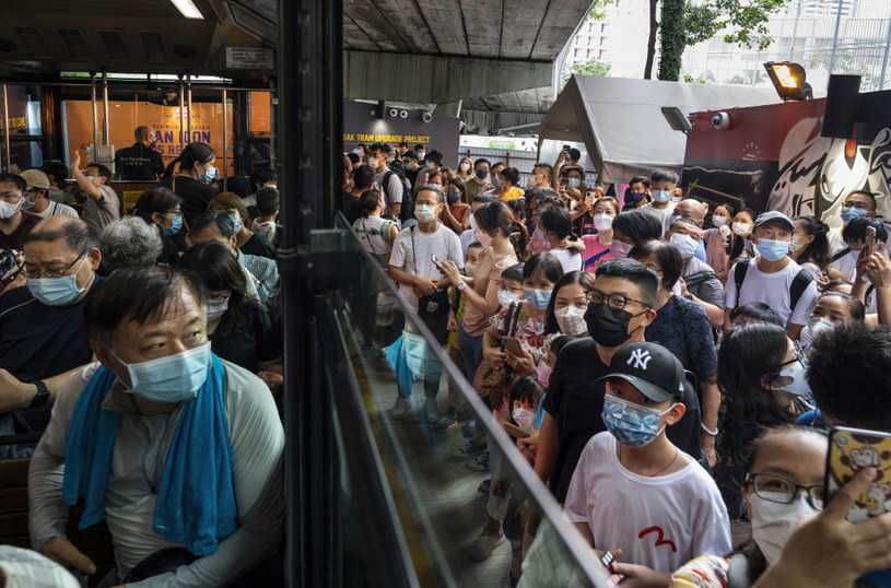 Hongkong: Omikron rozprzestrzenił się między w pełni zaszczepionymi