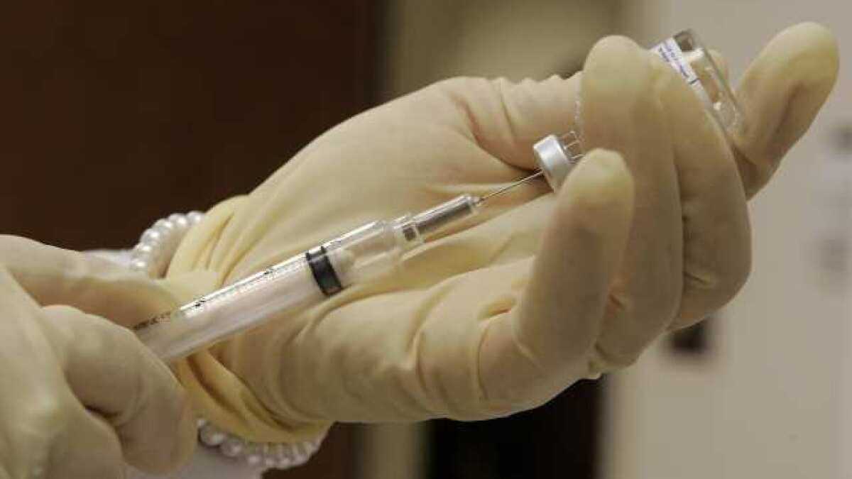 Obowiązkowe szczepienia medyków. Rządowe Centrum Legislacji podało datę