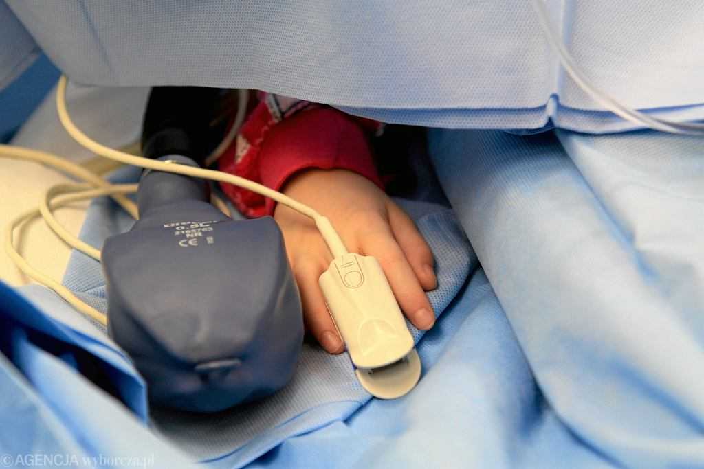Włochy. Dwulatek pilnie potrzebuje operacji serca. Rodzice nie chcą transfuzji od zaszczepionych