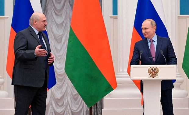 Władimir Putin spotkał się z Łukaszenką. "Wspólne ćwiczenia mają charakter defensywny"