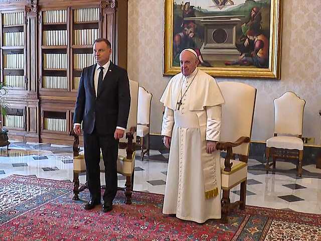 Andrzej Duda wraz z żoną z wizytą w Watykanie. Tematem rozmowy z papieżem wojna na Ukrainie