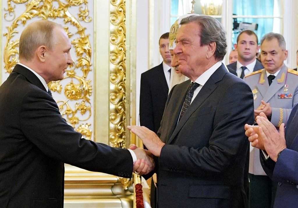 Gerhard Schroeder poleciał do Moskwy, by spotkać się z Putinem. Niemiecki rząd nic o tym nie wie