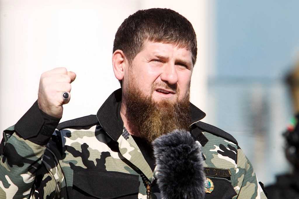 Ramzan Kadyrow jest z 14-letnim synem w Ukrainie i walczy? Anonymous demaskują przywódcę Czeczenii
