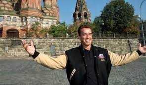 Schwarzenegger wzywa Putina do zakończenia „bezsensownej” i „nielegalnej” inwazji na Ukrainę w emocjonalnym nagraniu