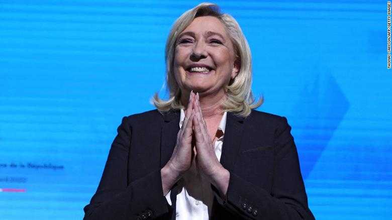 Le Pen pytana o wizytę w Kijowie. W odpowiedzi śmiech i teatralne gesty