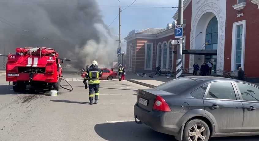Rakieta spadła na dworzec w Kramatorsku. Mowa o dziesiątkach zabitych