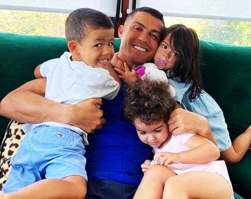 Cristiano Ronaldo pokazał siostrę bliźniaczkę zmarłego syna! Ten widok chwyta za serce