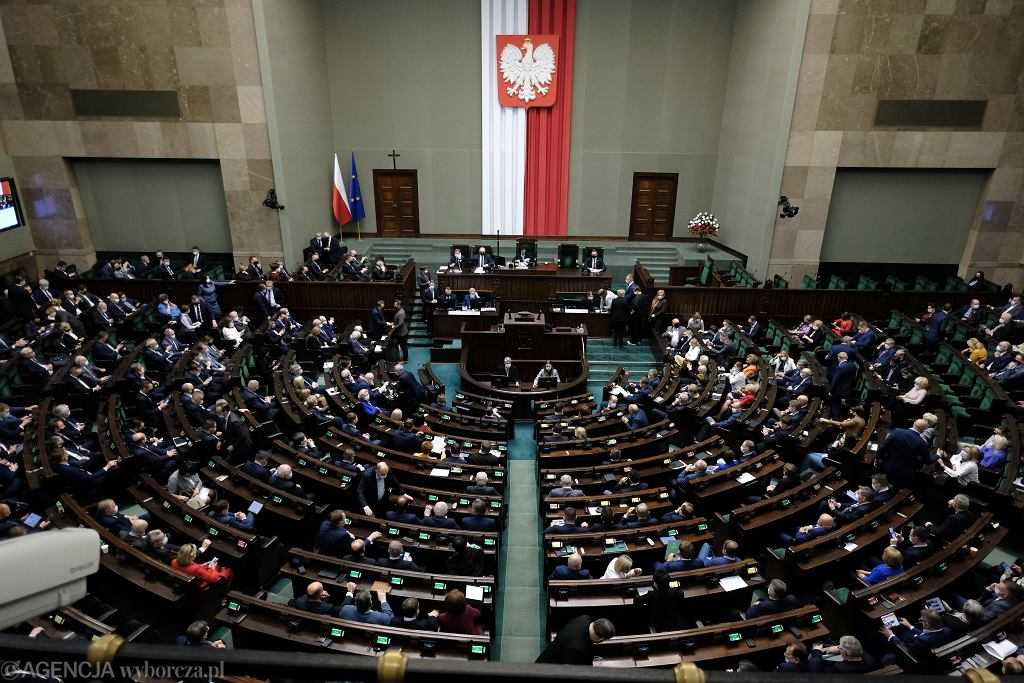 Sejm odrzucił embargo na gaz z Rosji. Przeciwko byli głównie posłowie PiS