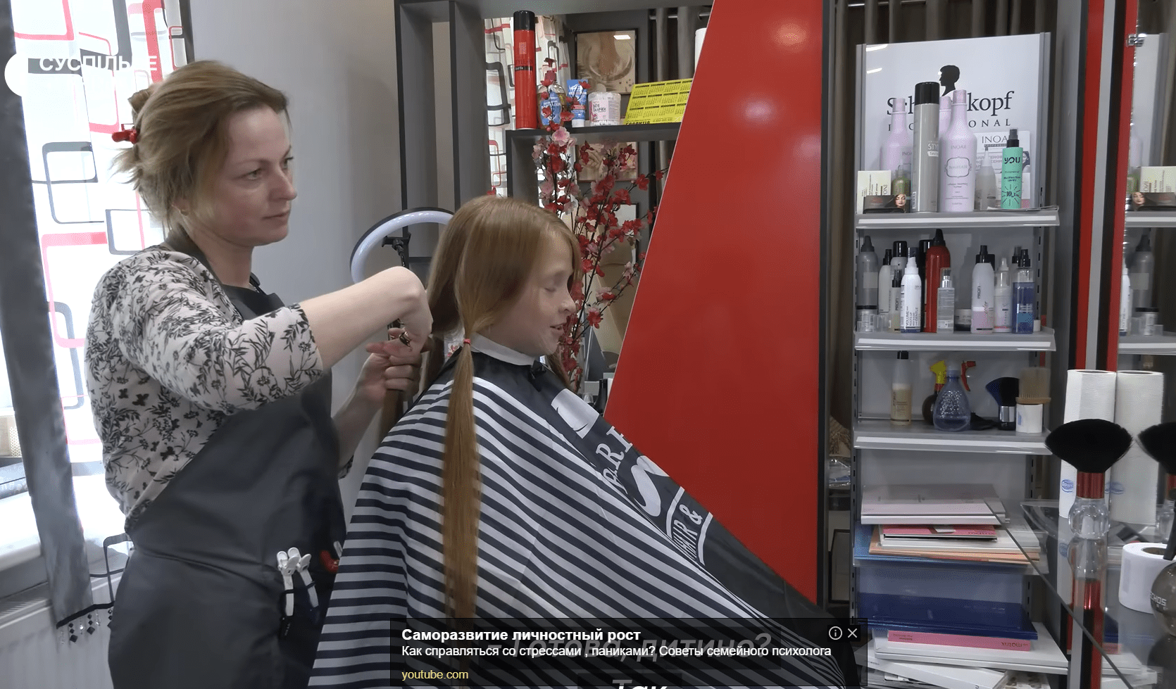 Dziewięciolatka ścięła włosy dla ukraińskiej armii. Zapuszczała je całe życie