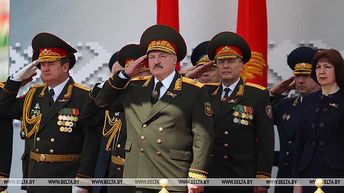 Łukaszenka powiedział, że na Ukrainie, która „cudem przetrwała”, „nazizm ponownie podniósł głowę”