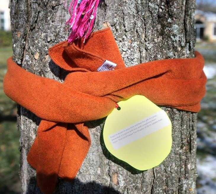 Jeśli zobaczysz szalik zawiązany wokół drzewa, nie bądź zdziwiony. On oznacza coś bardzo ważnego!