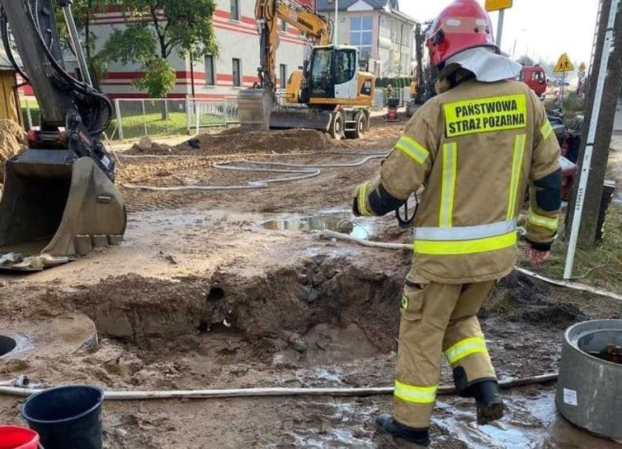 Dąbrowa Białostocka: Wyciek gazu po uszkodzeniu rury. Ewakuowano 80 osób
