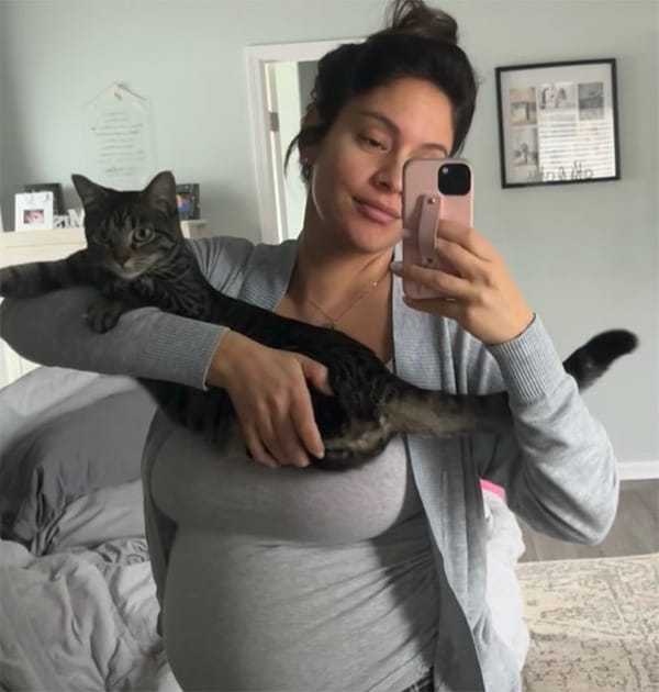Kobieta ma dziwne przeczucie co do swojego kota – kamera nagrała co zwierzę robi dziecku